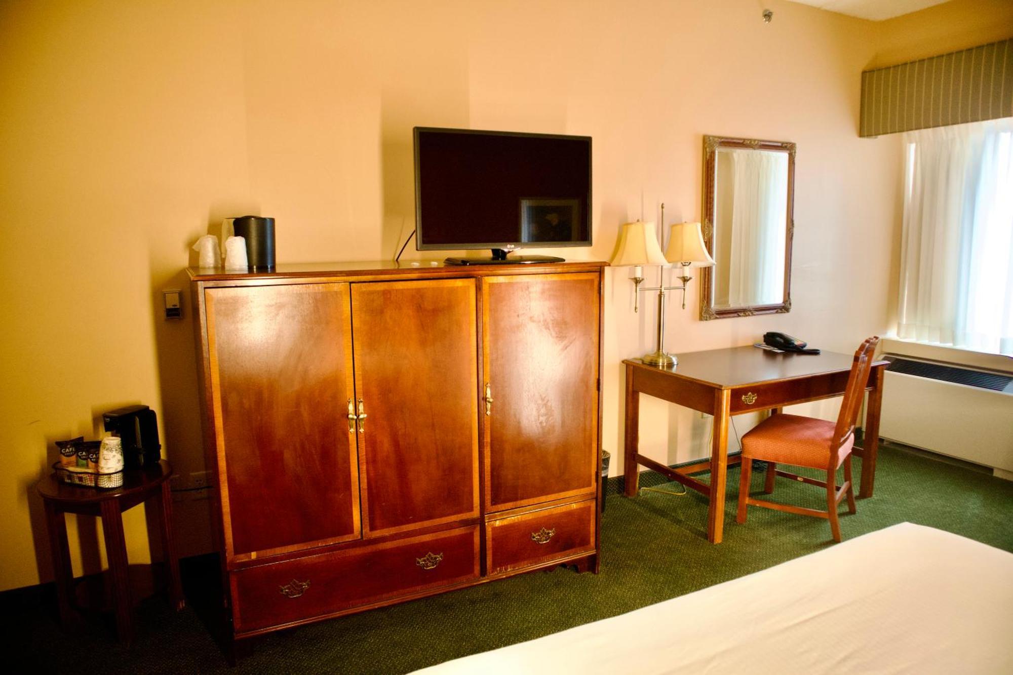 Hotel Mead Resorts & Conventions Center Wisconsin Rapids Bagian luar foto